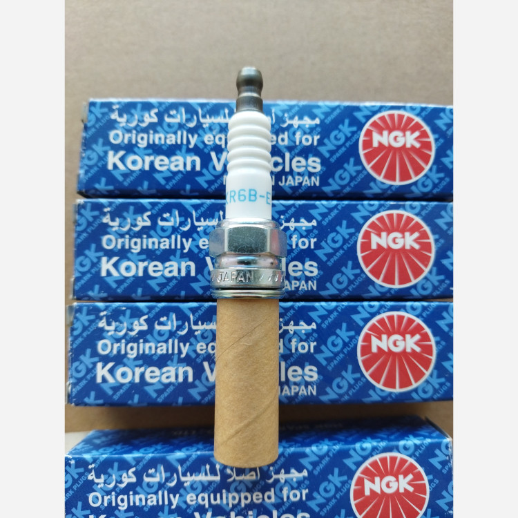 شمع ngk اصلی برای کی ام سی T8